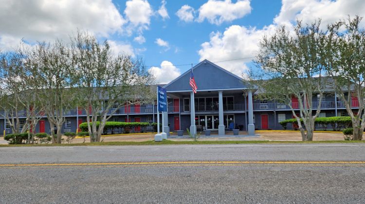 Red Carpet Inn Exterior