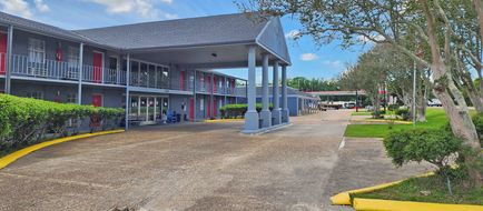 Red Carpet Inn Exterior