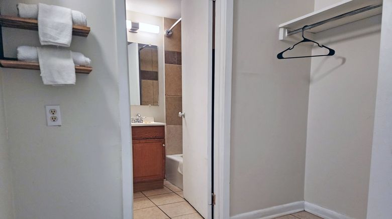 <b>Red Carpet Inn Room</b>. Images powered by <a href="https://www.leonardoworldwide.com/" title="Leonardo Worldwide" target="_blank">Leonardo</a>.