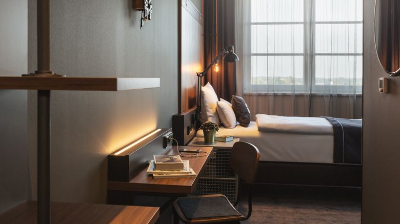<b>Holiday Inn the niu Bricks Hamburg Room</b>. Images powered by <a href="https://www.leonardoworldwide.com/" title="Leonardo Worldwide" target="_blank">Leonardo</a>.