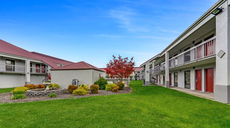 Red Roof Inn Kingsport Exterior