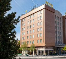 Albret Hotel Exterior