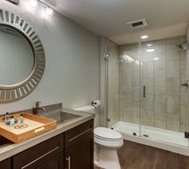 The Mantissa Executive Suites & Spa Room
