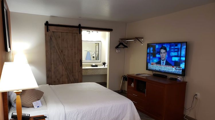 Airport Inn Room