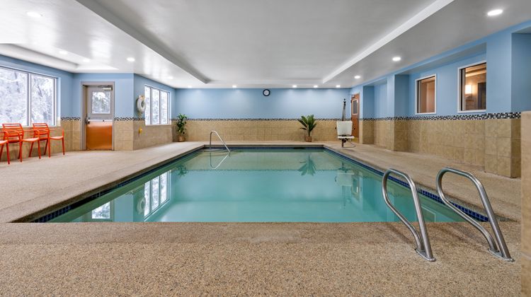 Holiday Inn Express Pool