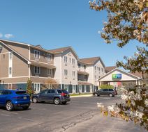 Holiday Inn Express & Stes Hampton South Exterior