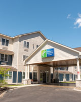 Holiday Inn Express & Stes Hampton South