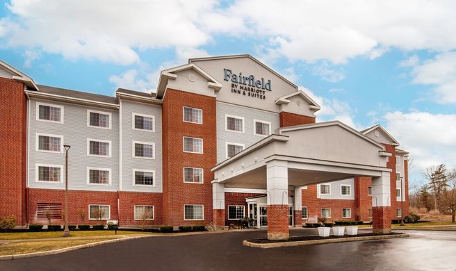 Fairfield Inn & Suites Saratoga Malta Exterior