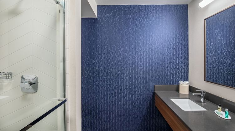 Fairfield Inn & Suites Saratoga Malta Room