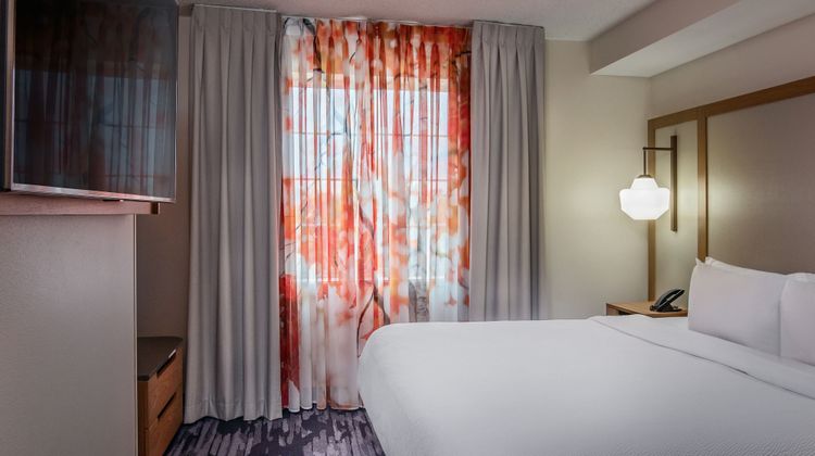Fairfield Inn & Suites Saratoga Malta Room