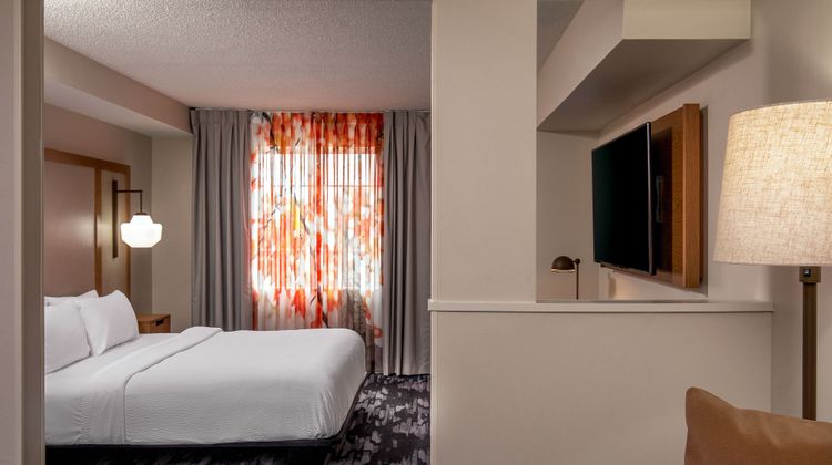 Fairfield Inn & Suites Saratoga Malta Room