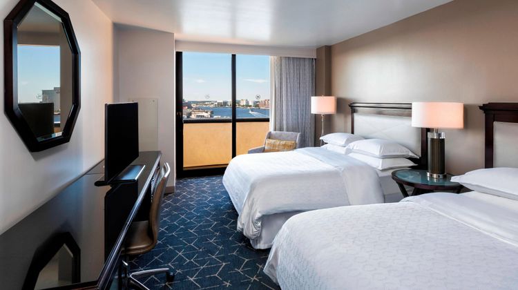 Sheraton Norfolk Waterside Hotel Room