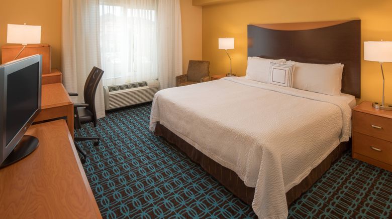 <b>Fairfield Inn & Suites Portland North Room</b>. Images powered by <a href="https://www.leonardoworldwide.com/" title="Leonardo Worldwide" target="_blank">Leonardo</a>.