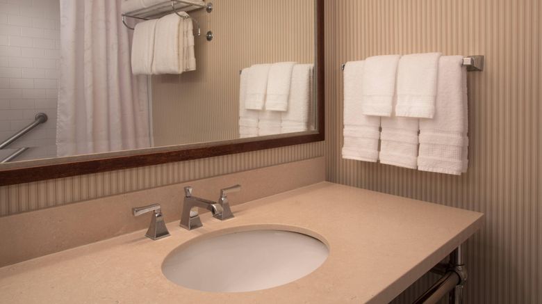 <b>Sheraton Louisville Riverside Hotel Room</b>. Images powered by <a href="https://www.leonardoworldwide.com/" title="Leonardo Worldwide" target="_blank">Leonardo</a>.