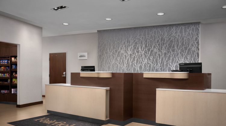Fairfield Inn-Suites Sioux Falls Airport Lobby