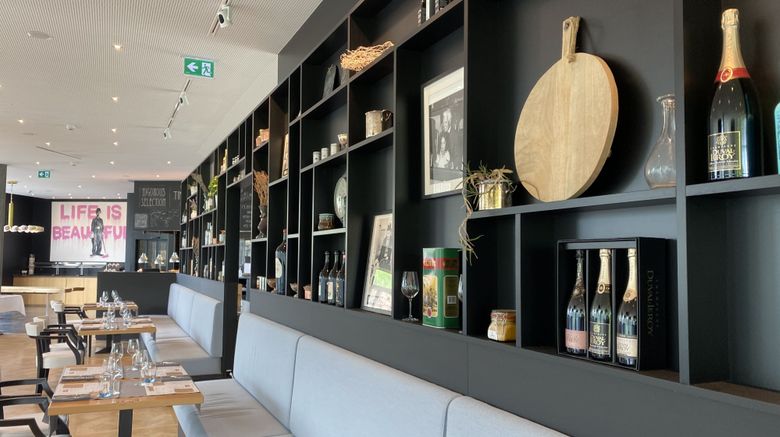 <b>Modern Times Hotel, Vevey Restaurant</b>. Images powered by <a href="https://www.leonardoworldwide.com/" title="Leonardo Worldwide" target="_blank">Leonardo</a>.
