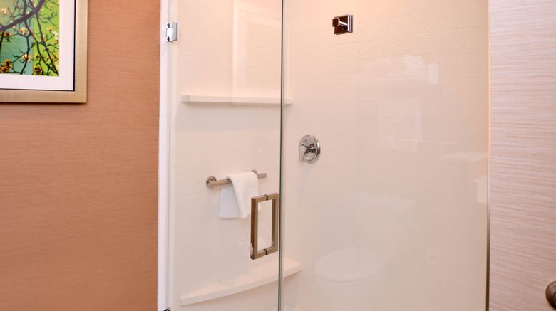<b>Fairfield Inn & Suites Martinsburg Room</b>. Images powered by <a href="https://www.leonardoworldwide.com/" title="Leonardo Worldwide" target="_blank">Leonardo</a>.