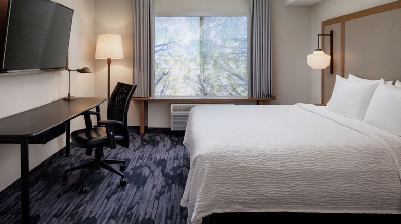 <b>Fairfield Inn & Suites Kelowna Room</b>. Images powered by <a href="https://www.leonardoworldwide.com/" title="Leonardo Worldwide" target="_blank">Leonardo</a>.