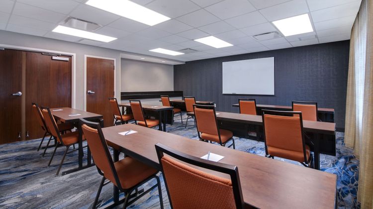 Fairfield Inn & Stes Rochester West Meeting