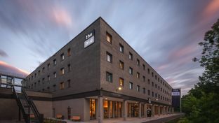 Holiday Inn the niu Loco