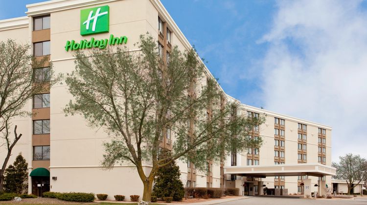 Holiday Inn & Suites Exterior