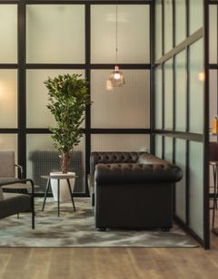 Holiday Inn the niu Leo