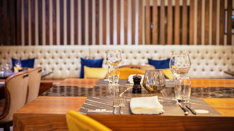 <b>Sheraton Heathrow Hotel Restaurant</b>. Images powered by <a href="https://www.leonardoworldwide.com/" title="Leonardo Worldwide" target="_blank">Leonardo</a>.
