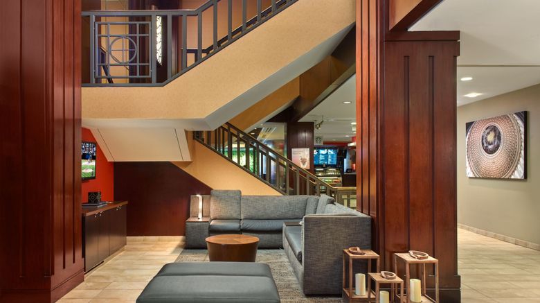 <b>Courtyard by Marriott Crystal City Lobby</b>. Images powered by <a href="https://www.leonardoworldwide.com/" title="Leonardo Worldwide" target="_blank">Leonardo</a>.