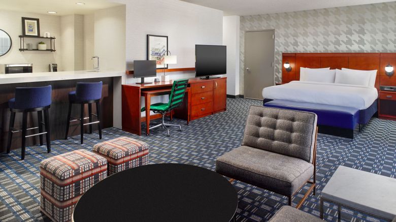 <b>Courtyard by Marriott Crystal City Suite</b>. Images powered by <a href="https://www.leonardoworldwide.com/" title="Leonardo Worldwide" target="_blank">Leonardo</a>.