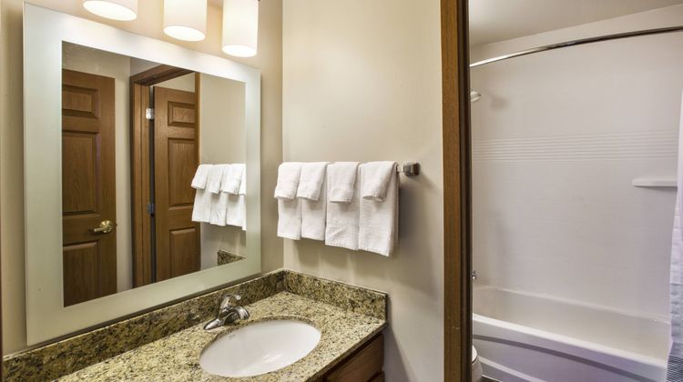 TownePlace Suites Detroit Dearborn Room