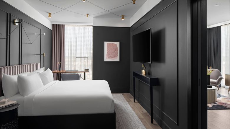 <b>Renaissance Milwaukee West Hotel Room</b>. Images powered by <a href="https://www.leonardoworldwide.com/" title="Leonardo Worldwide" target="_blank">Leonardo</a>.