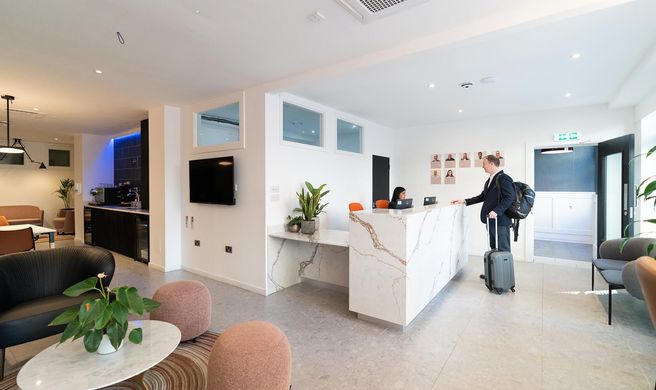 Premier Suites Plus Fountain Court Lobby