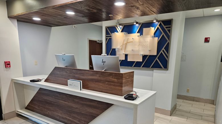 <b>Holiday Inn Express & Suites Cincinnati Exterior</b>. Images powered by <a href="https://www.leonardoworldwide.com/" title="Leonardo Worldwide" target="_blank">Leonardo</a>.