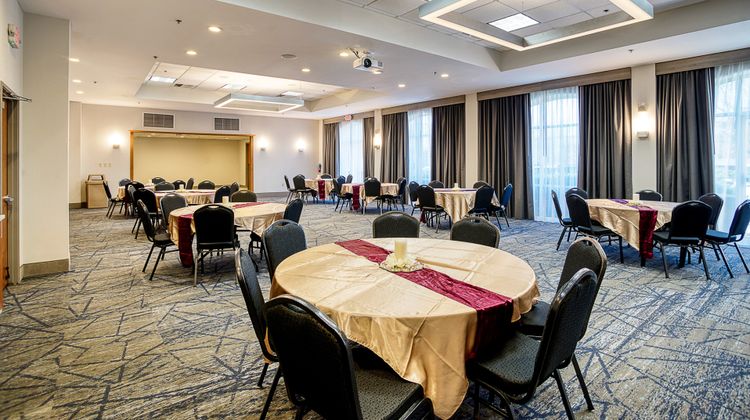 Holiday Inn Express La Plata Ballroom