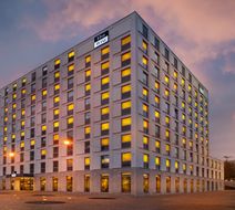 Holiday Inn the niu Ridge Exterior