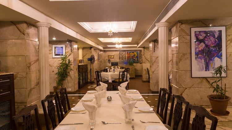 Hotel Ginger Thane Restaurant