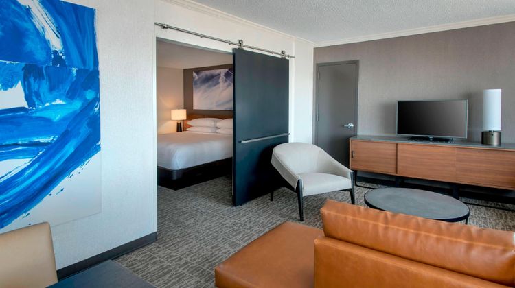 Newark Liberty Intl Airport Marriott Room