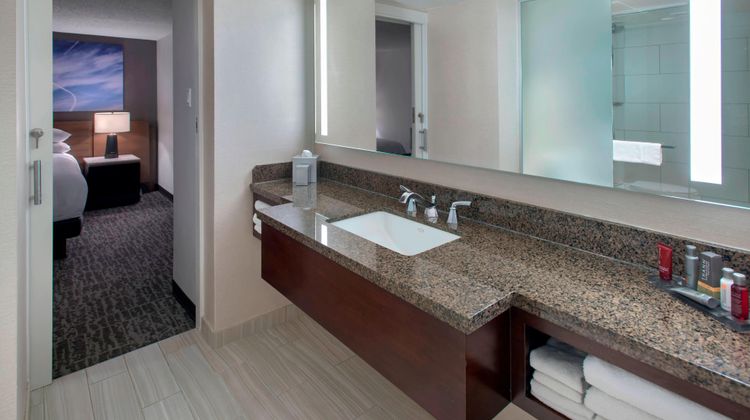 Newark Liberty Intl Airport Marriott Room