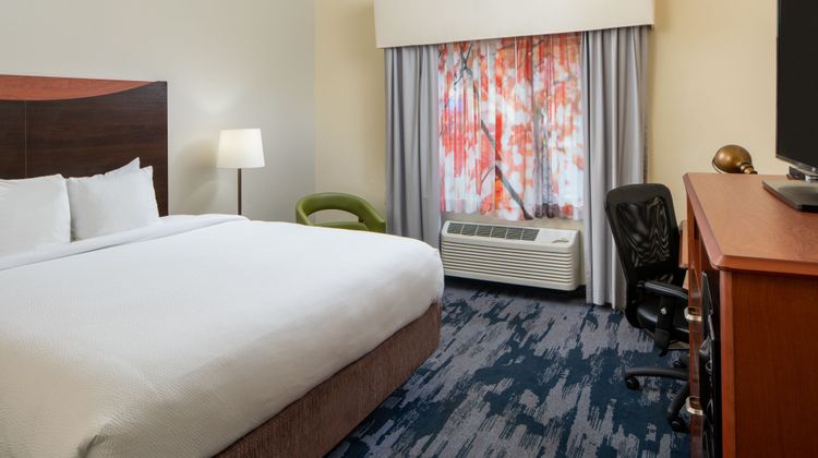 Fairfield Inn & Suites Gulfport Room