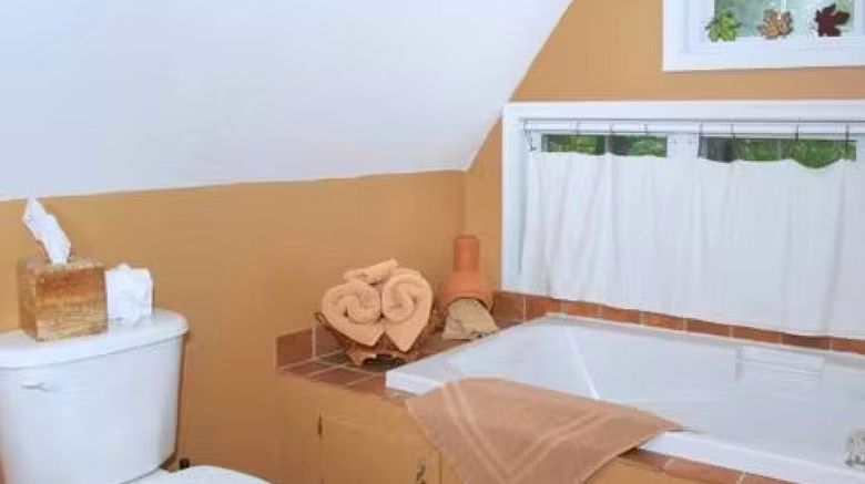 <b>Longacre B&B Room</b>. Images powered by <a href="https://www.leonardoworldwide.com/" title="Leonardo Worldwide" target="_blank">Leonardo</a>.