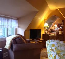 Longacre B&B Lobby