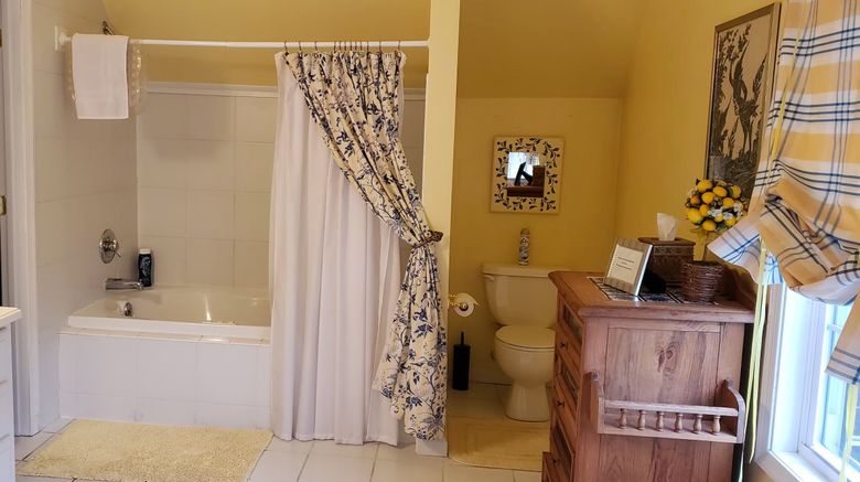 <b>Longacre B&B Room</b>. Images powered by <a href="https://www.leonardoworldwide.com/" title="Leonardo Worldwide" target="_blank">Leonardo</a>.