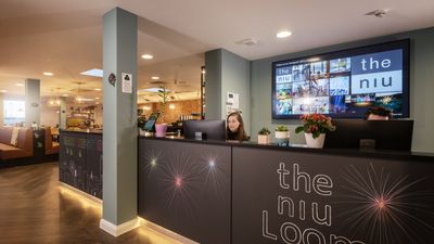 Holiday Inn the niu Loom