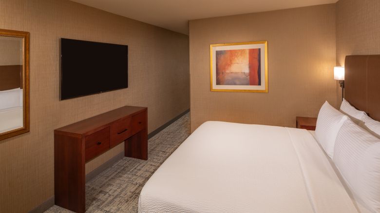 <b>Silver Cloud Inn Lake Union Suite</b>. Images powered by <a href="https://www.leonardoworldwide.com/" title="Leonardo Worldwide" target="_blank">Leonardo</a>.