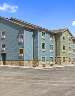 Cobblestone Hotel & Suites