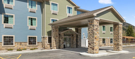 Cobblestone Hotel & Suites Exterior