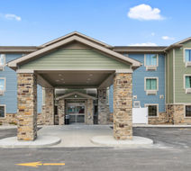 Cobblestone Hotel & Suites Exterior