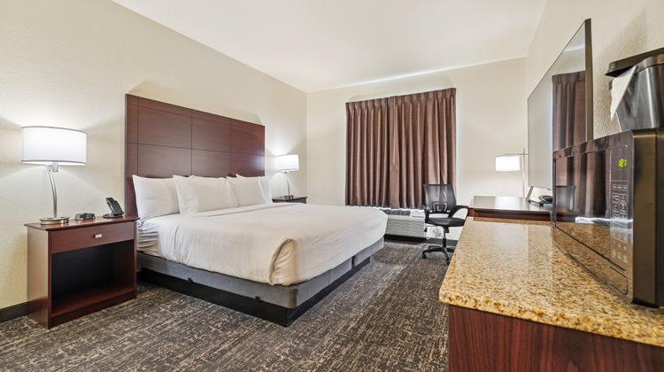 Cobblestone Hotel & Suites Room