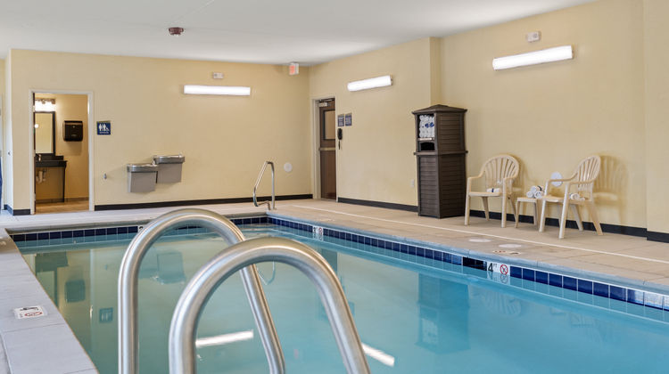 Cobblestone Hotel & Suites Pool