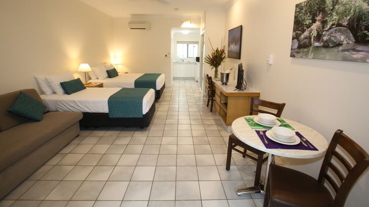 Lazy Lizard Motor Inn Room